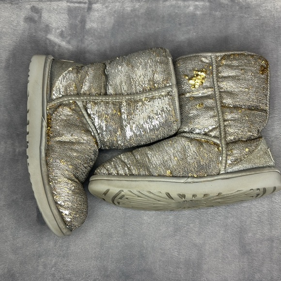 🔥🔥🔥UGG Sequins Sequin Embellishments Boots
Women's Size: 8🔥🔥🔥 - Picture 11 of 12